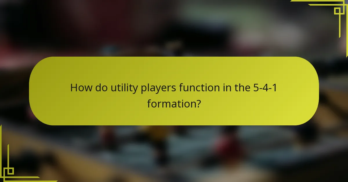 How do utility players function in the 5-4-1 formation?