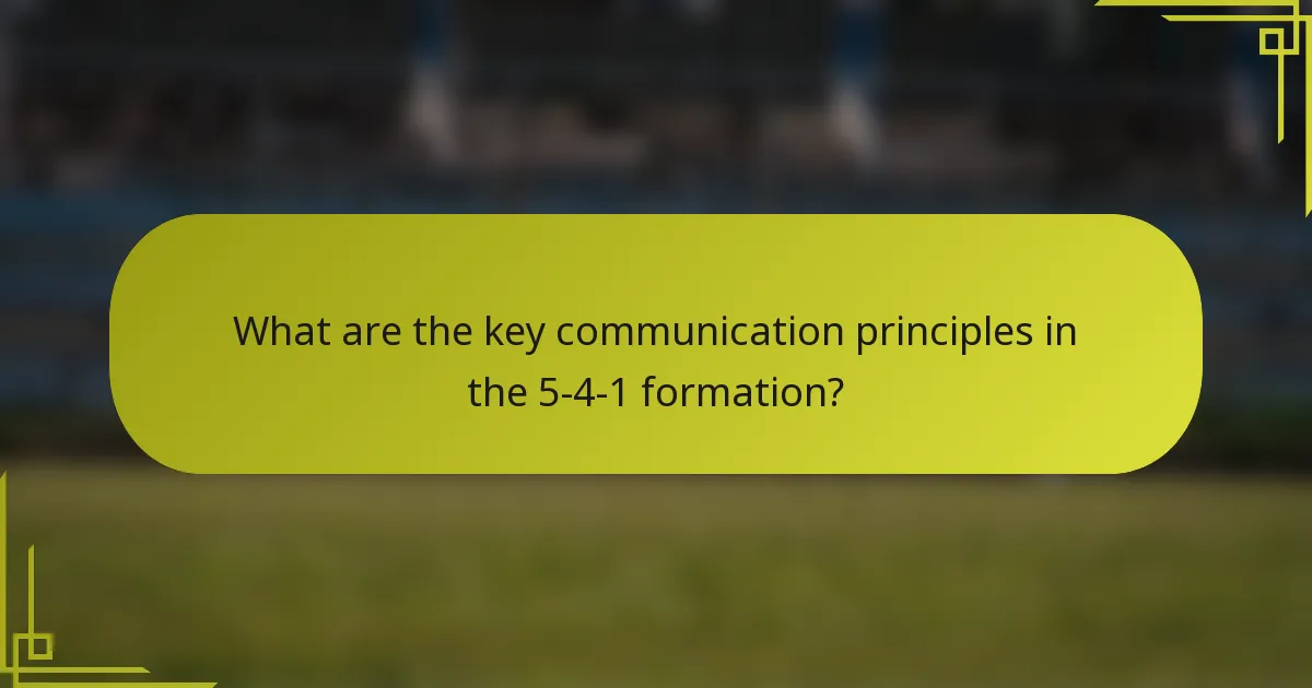 What are the key communication principles in the 5-4-1 formation?